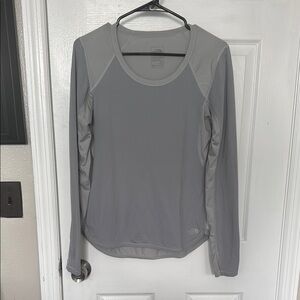 The North Face Women's Gray Long Sleeve Top